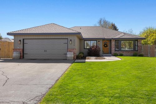 4039 Valinda Way, Klamath Falls, OR, 97603-7733 | Card Image