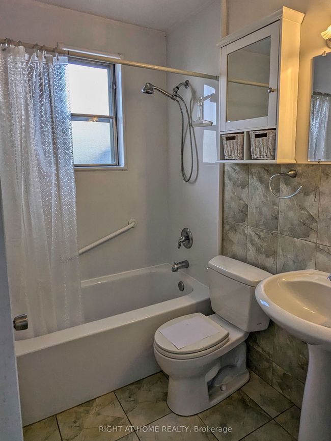 MAINFLR - 48 Burcher Rd, House attached with 3 bedrooms, 2 bathrooms and 5 parking in Ajax ON | Image 4