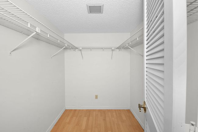 APT-201B - 162 Se Saint Lucie Blvd, Condo with 3 bedrooms, 2 bathrooms and null parking in Stuart FL | Image 14