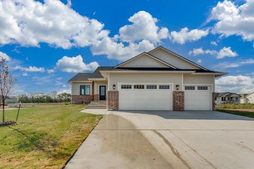 3545 S Linden Ct, Wichita, KS, 67210-2206 | Card Image