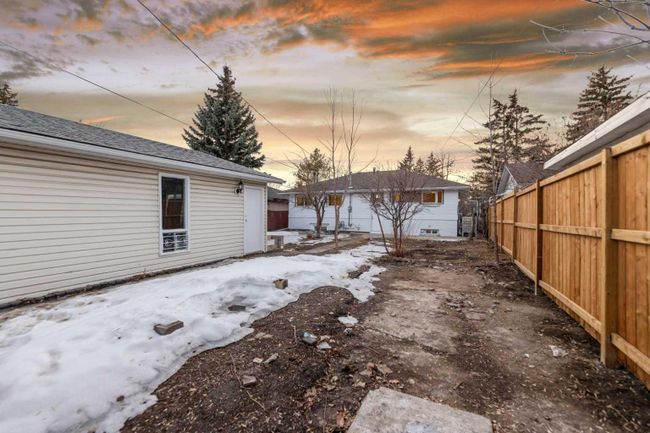 2444 Elmwood Drive Se, Home with 5 bedrooms, 2 bathrooms and 2 parking in Calgary AB | Image 36