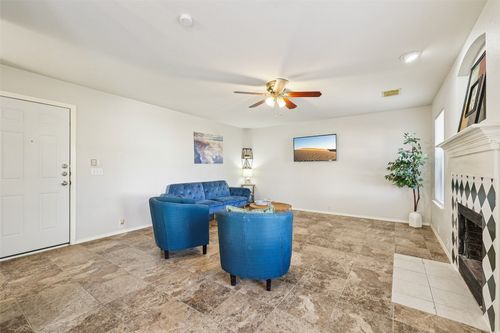 924 Melted Candle Cv, Pflugerville, TX, 78660-4922 | Card Image