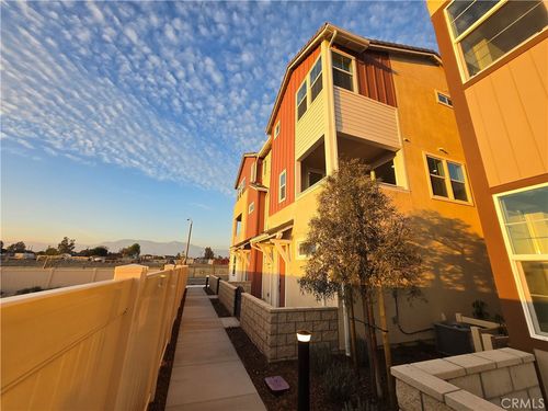 5961 Huntington Dr, Eastvale, CA, 92880-9211 | Card Image