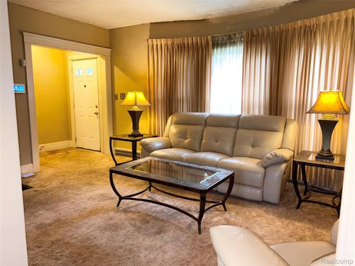3283 Northwestern St, Detroit, MI, 48206-2575 | Card Image