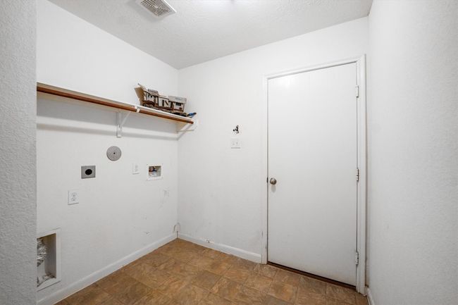 Utility room in house | Image 11