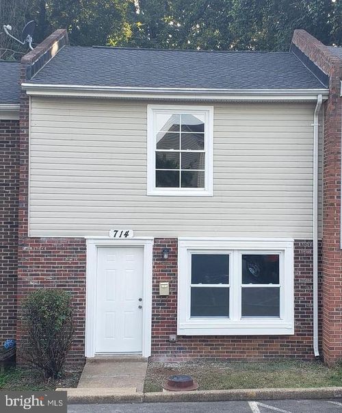 714 Denton Cir, FREDERICKSBURG, VA, 22401-2706 | Card Image
