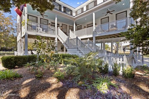 111 Barkley Dr, Pass Christian, MS, 39571-3501 | Card Image