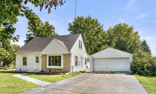 550 N Riverside Dr, Saukville, WI, 53080-1730 | Card Image