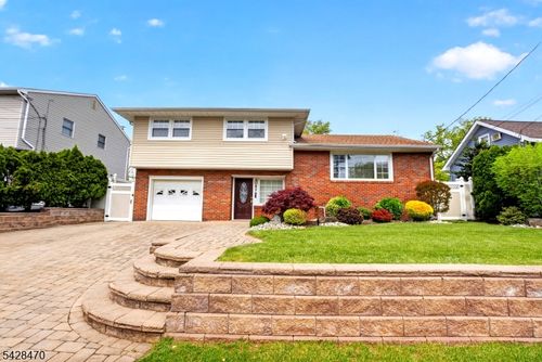 579 Grove St, Rahway, NJ, 07065-2321 | Card Image