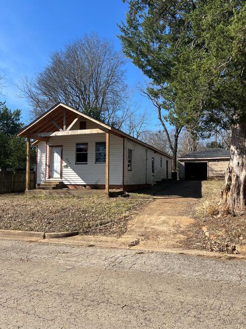 305 Lakeview Ave, Palestine, TX, 75801-3828 | Card Image