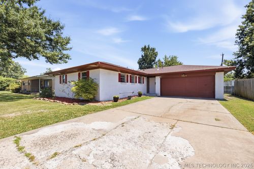 8634 E 38th Pl, Tulsa, OK, 74145-1525 | Card Image