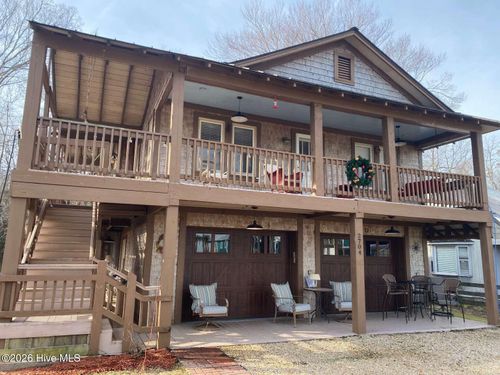 2704 Waccamaw Shores Rd, Lake Waccamaw, NC, 28450-9438 | Card Image