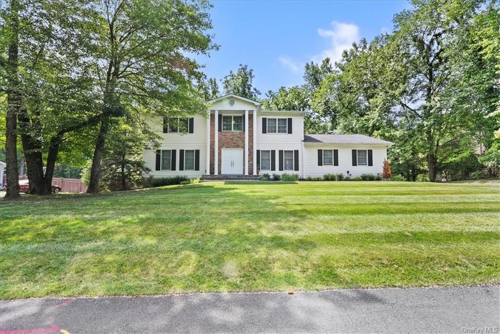 Rochelle Dr, New City, NY 10956
