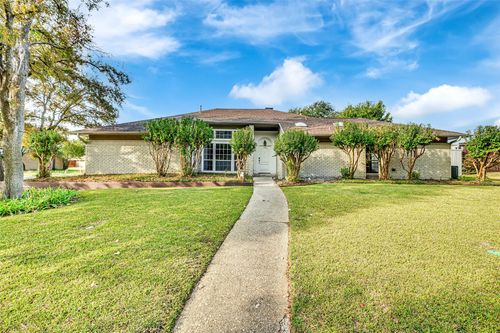 12401 Pleasant Valley Dr, Dallas, TX, 75243-2913 | Card Image