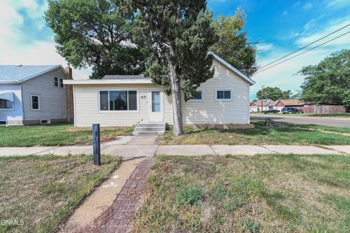 45 9th Ave W, Dickinson, ND, 58601-4825 | Card Image