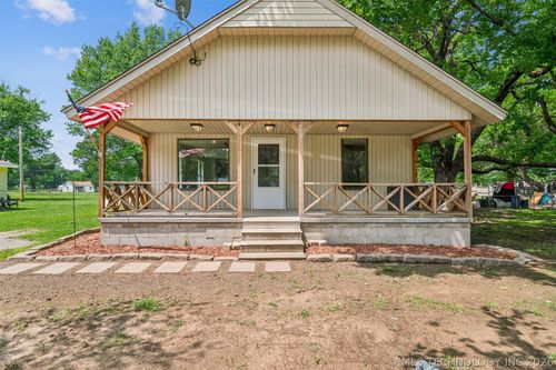 218 S Whitaker Street, Pryor, OK, 74361 | Card Image