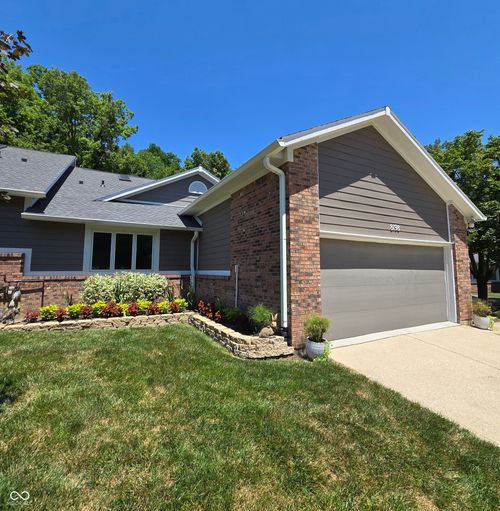8198 Foxchase Cir, Indianapolis, IN, 46256-4807 | Card Image
