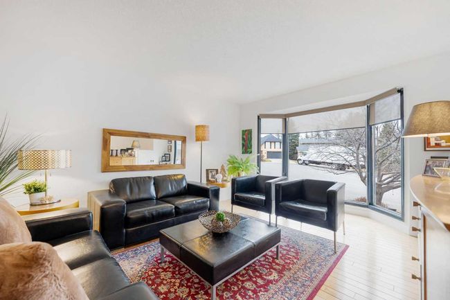 43 Coachwood Place Sw, House other with 4 bedrooms, 4 bathrooms and 4 parking in Calgary AB | Image 20