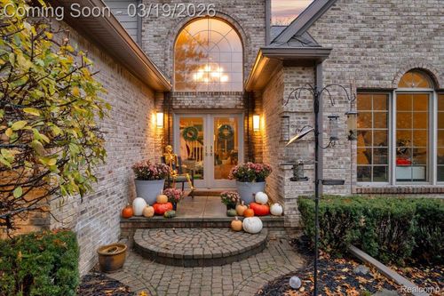 90 Creekwood Dr, Lake Orion, MI, 48362-1150 | Card Image