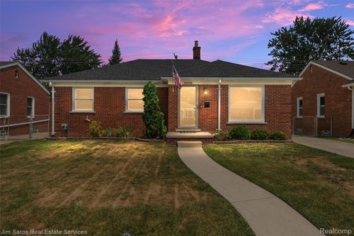 21713 Sunnyside St, Saint Clair Shores, MI, 48080-3581 | Card Image