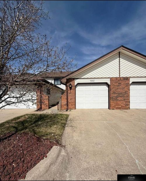 2904 Londonshire Ct, Lincoln, NE, 68516-2758 | Card Image