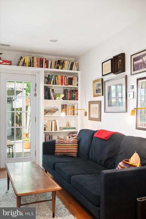 924 9th St Ne, WASHINGTON, DC, 20002-3714 | Card Image