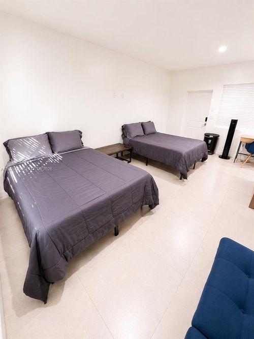 104-245 Ne 33rd St, Miami, FL, 33137-3895 | Card Image