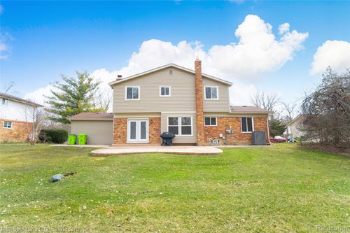 6364 Pinecroft Dr, West Bloomfield, MI, 48322-2244 | Card Image