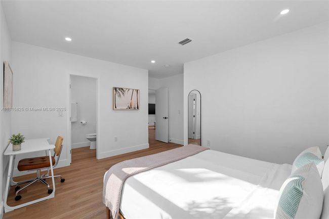 APT-2 - 921 Ne 16 Th Ter, Condo with 2 bedrooms, 2 bathrooms and null parking in Fort Lauderdale FL | Image 19