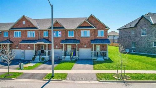 39 Sunset Way, Thorold, ON, L2V0C7 | Card Image