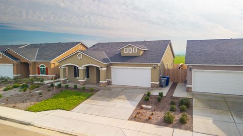 1132 E Orange St, Avenal, CA, 93204-2077 | Card Image