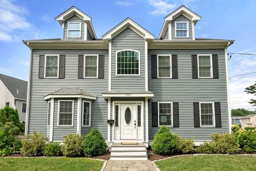 710 Summer St, Lynnfield, MA, 01940-2045 | Card Image