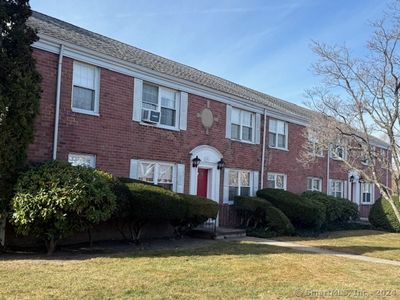 APT-4 - 6 Revere Drive, Condo with 2 bedrooms, 1 bathrooms and 2 parking in Stamford CT | Image 1