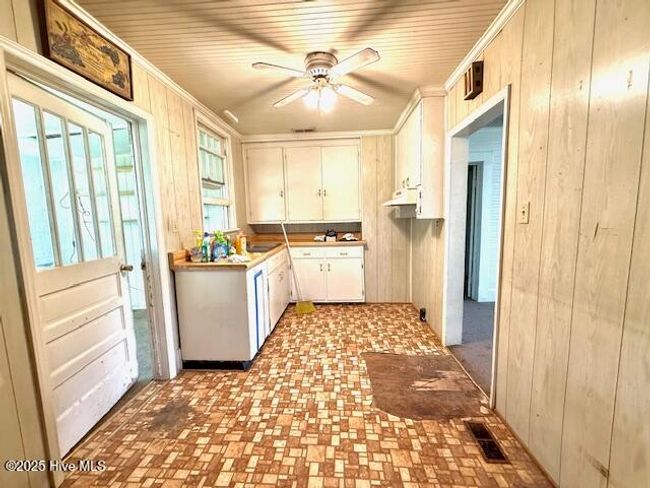205 Church St, House other with 2 bedrooms, 1 bathrooms and null parking in Lake Waccamaw NC | Image 6