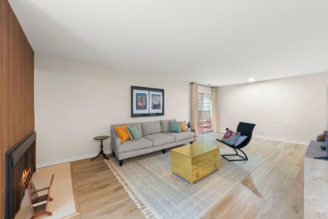 APT-2-2 - 2051 Creekside Dr, Condo with 1 bedrooms, 1 bathrooms and 1 parking in Wheaton IL | Image 6
