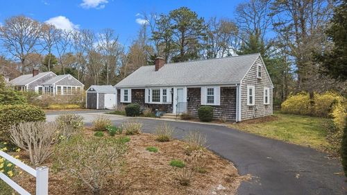 84 Hinckley Cir, Osterville, MA, 02655-1605 | Card Image