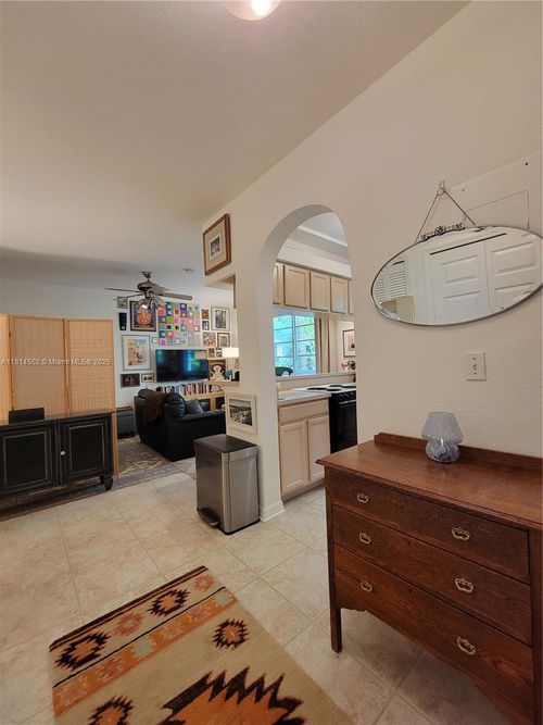 apt-a103-359 Meridian Ave, Miami Beach, FL, 33139-8705 | Card Image