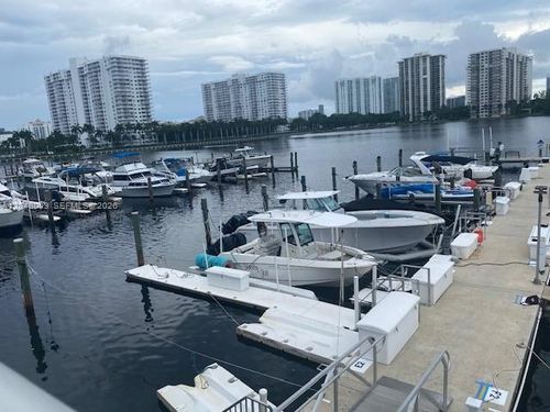 ph02-18061 Biscayne Blvd, Aventura, FL, 33160-5228 | Card Image