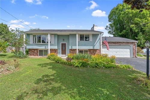 5379 Vineyard Dr, Clay, NY, 13041-9132 | Card Image