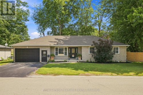 140 John St N, Harriston, ON, N0G1Z0 | Card Image