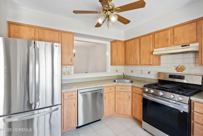 12-1 - 437 Hampton Ct, Condo with 2 bedrooms, 2 bathrooms and 1 parking in Manalapan NJ | Image 10