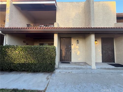 9702 Via Roma, Burbank, CA, 91504 | Card Image