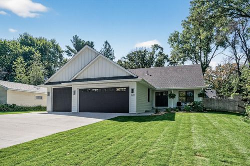 208 Iris St, Mahtomedi, MN, 55115-1755 | Card Image