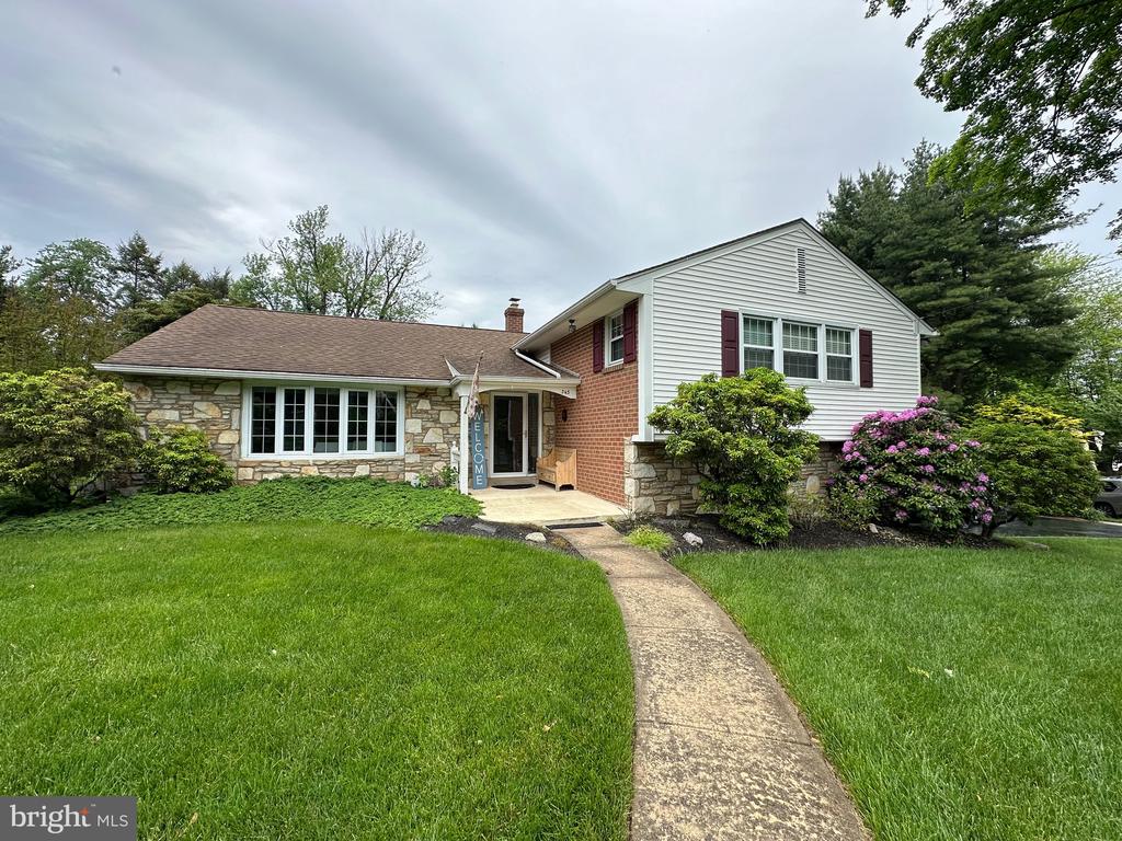 Moreland Rd, Huntingdon Valley, PA 19006