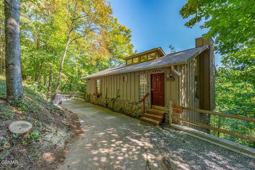 3607 Birdie Ln, Gatlinburg, TN, 37738-6228 | Card Image