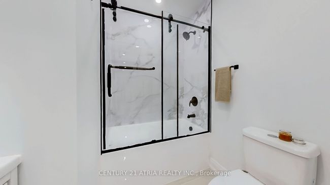 24 Collins Cres, House other with 5 bedrooms, 3 bathrooms and 6 parking in Aurora ON | Image 22
