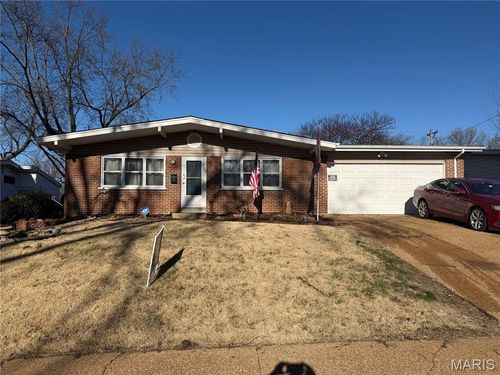 1345 Hialeah Pl, Florissant, MO, 63033-2214 | Card Image