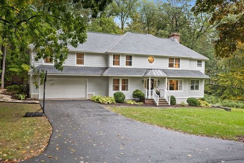 162 Wellington Dr, Stamford, CT, 06903-3206 | Card Image