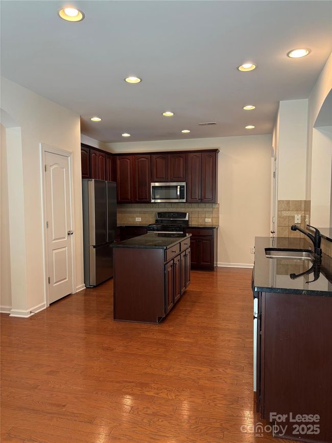 Kitchen | Image 8
