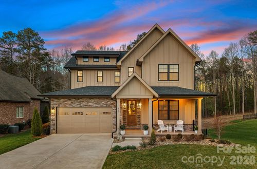 860 38th Ave Ne, Hickory, NC, 28601-7465 | Card Image